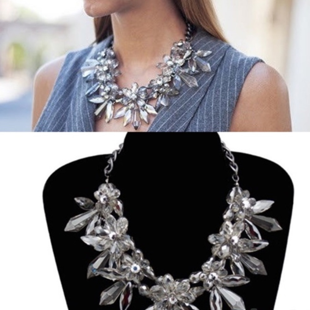 Gorgeous crystal statement necklace